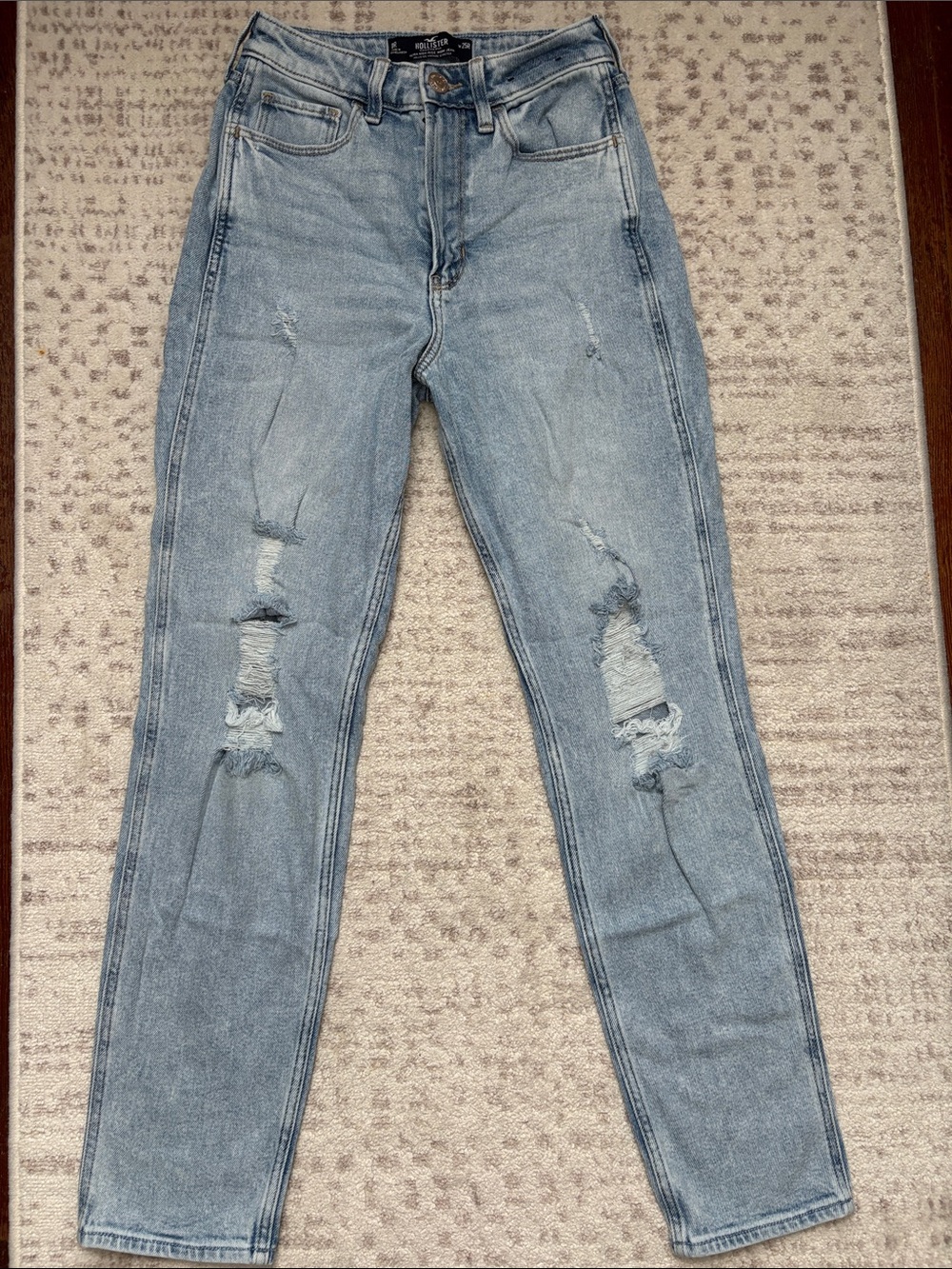 Hollister Ultra High-Rise Mom Jean